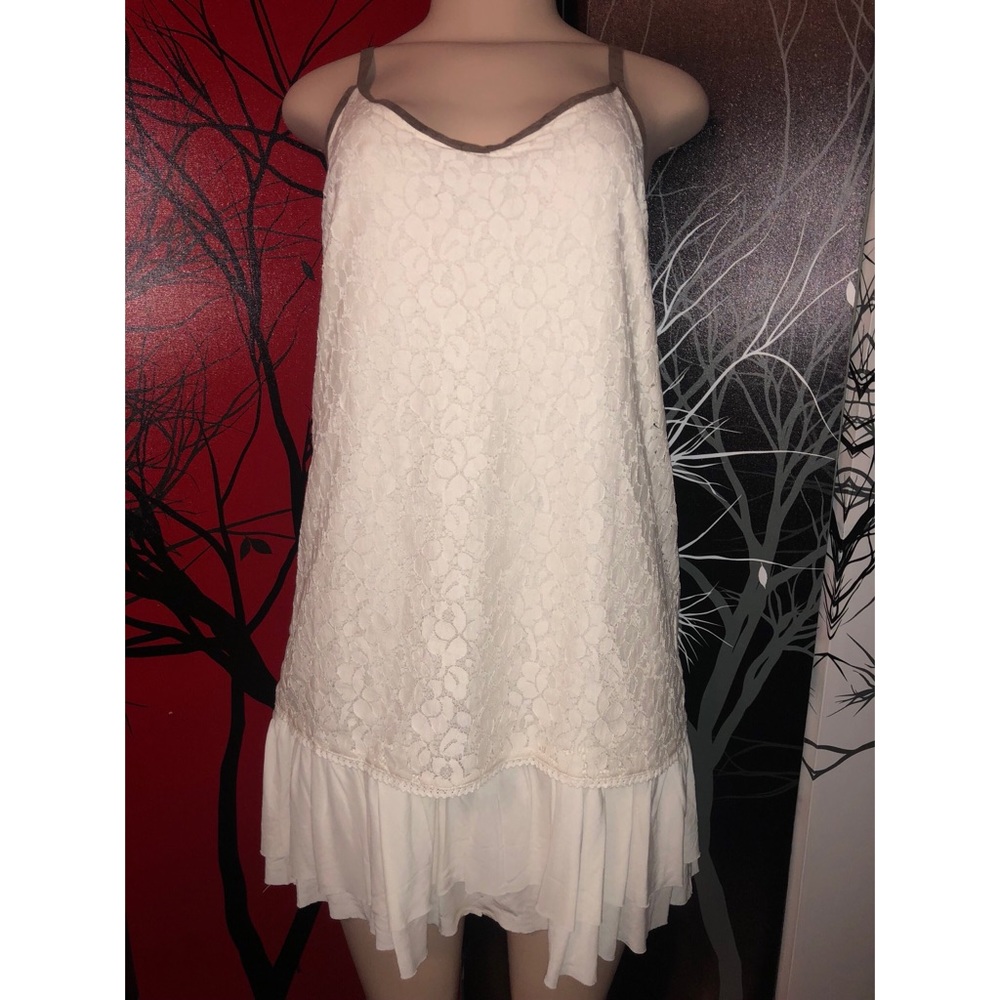 ❤️2/$20 Lace & ruffle style dress w/ tank sleeves